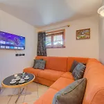 Chalet Sciachilo Ski In-Ski Out Mt 10 - Happy Rentals
